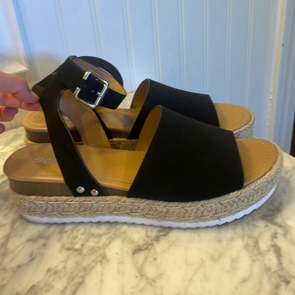 Soda platform sandal